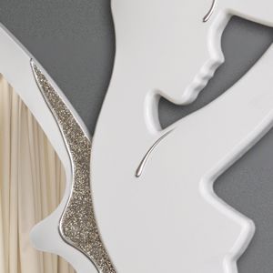 Specchio da parete design particolare laccato avorio decorato