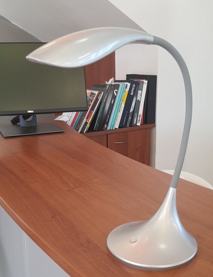 Lampada da scrivania moderna led 3000k flessibile grigio lucido