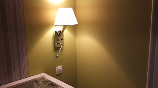 Applique camera da letto moderna paralume bianco doppia luce con interrutore