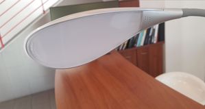 Abat-jouir lampada da scrivania moderna bianca lucida led 4.5w 3000k