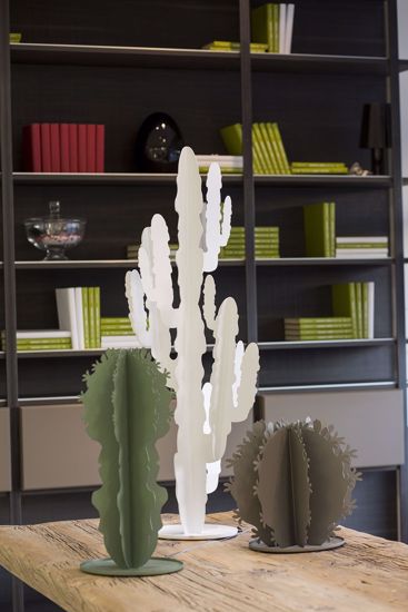 Pianta da terra in metallo bianca cactus grande