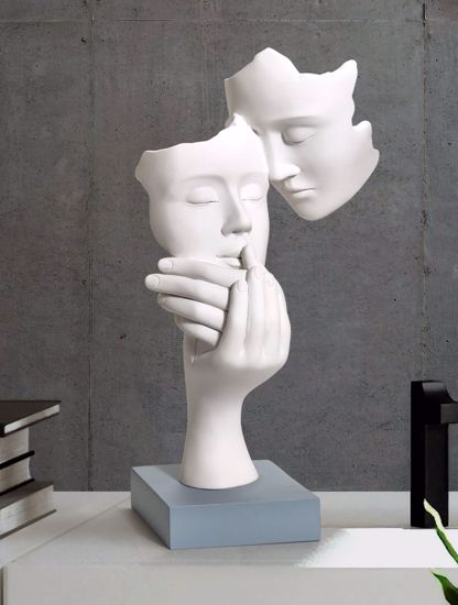 Soprammobile scultura volti innamorati moderna base colore carta da zucchero