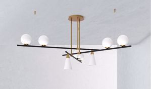 Lampadario moderno per salotto sfere vetro bianco metallo nero e oro