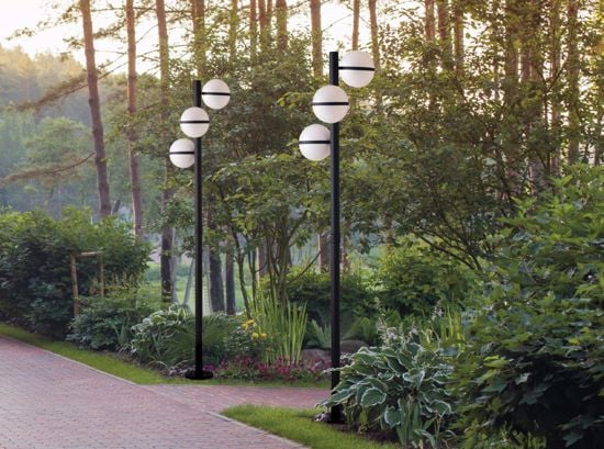 Lampione alto luminoso per esterno da giardino 3 luci sfere bianche ip44 nero