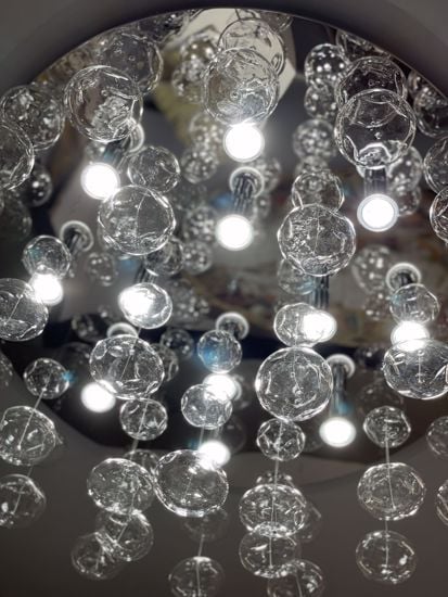 Lampadario per scala verticale cromo lucido cascata bolle vetro trasparente