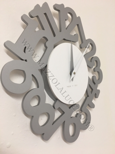 Orologio moderno da parete legno colore alluminio