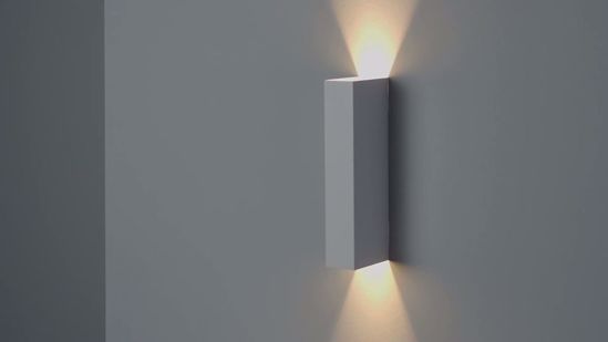 Applique moderna bianca fascio luce stretto per interni