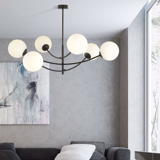Lampadario nero moderno per soggiorno design 6 sfere vetro bianche
