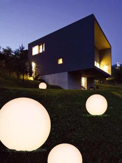 Grande lampada da esterno sfera oh! garden 75cm bianca ip65 decorazione prato terrazza linea light