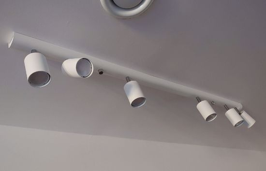 Spot da soffitto binario bianco con 6 luci faretti led orientabili gu10