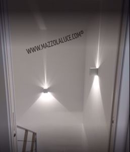 Isyluce applique da esterno 16w 4000k ip54 cubo metallo bianco fasci luce orientabili