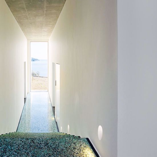 Segnapasso in gesso da incasso bianco ovale