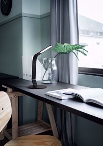 Lampada da scrivania orientabile nera led 8w dimmerabile porta usb perenz leg