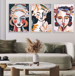 Tris di quadri femminilit&agrave; verticali moderni dipinti cornice bianca per soggiorno