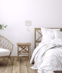 Applique bianca da comodino per camera da letto presa usb luce orientabile