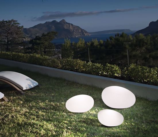 Sasso pt1 ideal lux lampada da terra per giardino sfera bianca ip44