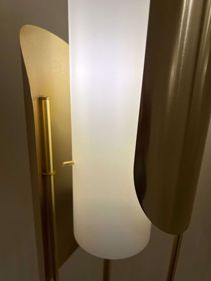 Lampada da tavolo design elegante oro ottone vetro bianco per salone