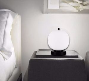 Abatjour moderna da comodino nera vetro bianco per camera da letto