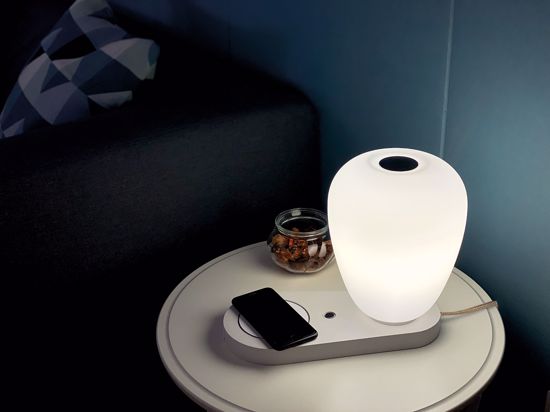 Lampada comodino camera da letto usb caricatore wireless bianca design moderna