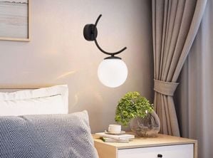 Applique nero sfera vetro bianca da comodino per camera da letto moderna