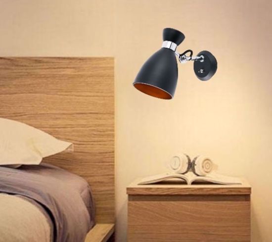 Applique orientabile nero oro per comodino camera da letto