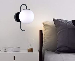 Applique comodino camera da letto moderna nera sfera vetro bianco
