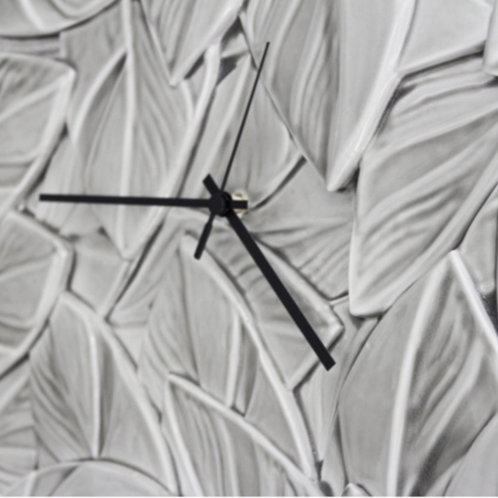 Orologio da parete rotondo foglie di ceramica grigio perla lucido