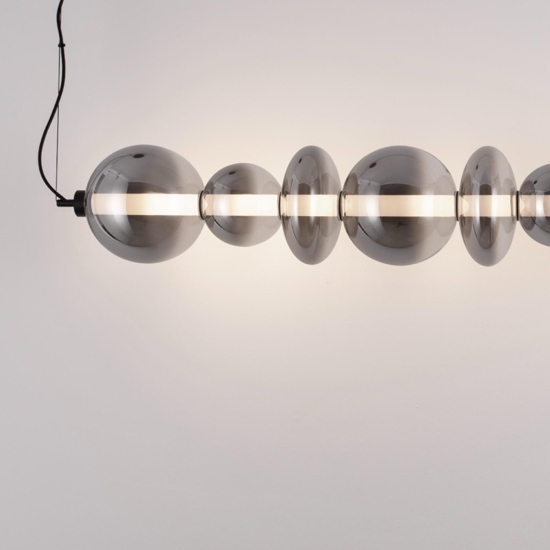 Lampadario orizzontale moderno con sfere di vetro per soggiorno