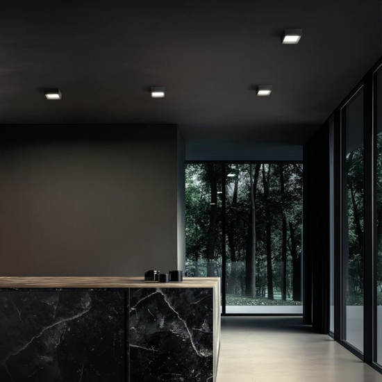 Linea light tara mini plafoniera moderna quadrata nera led 2700k ip40