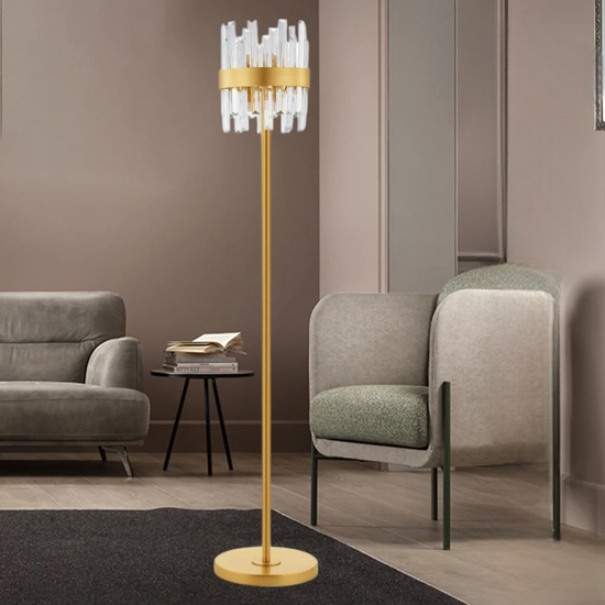 Lampada da terra elegante contemporanea in cristallo e finitura ottone