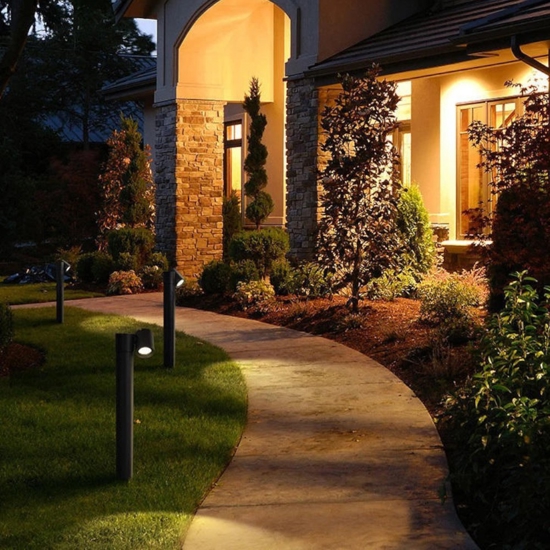 Maytoni wall street lampione da giardino moderno nero orientabile