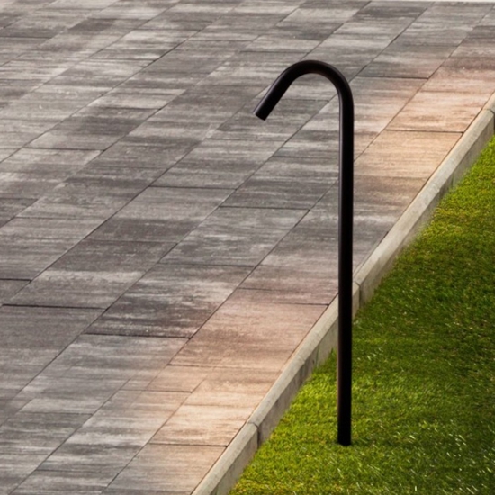 Lampione led curvo 80cm nero per giardino anti corrosione