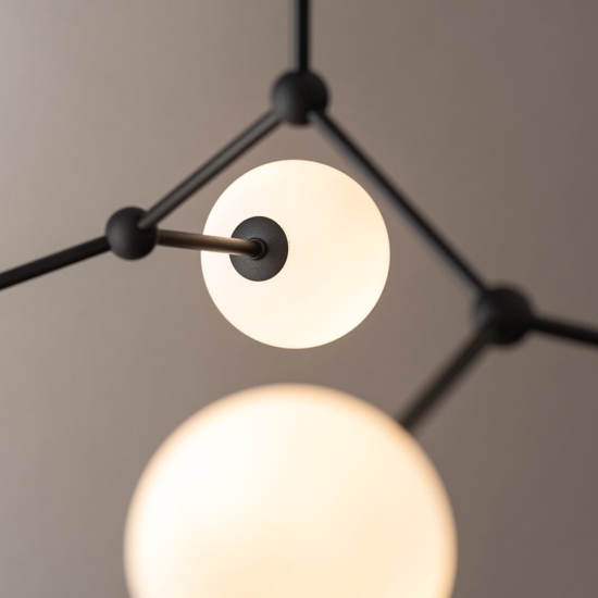 Lampadario per camera da letto nero 4 bocce bianche