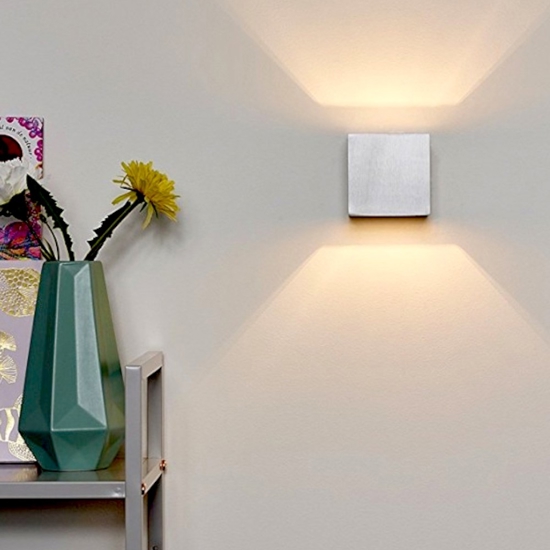Applique da parete cubo bianco per interno moderno