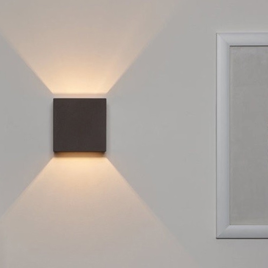 Applique cubo da parete in cemento per interno