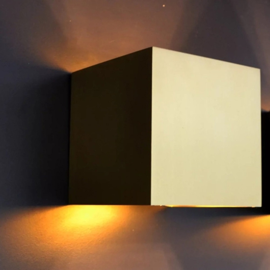 Applique cubo da parete oro fasci di luce regolabili