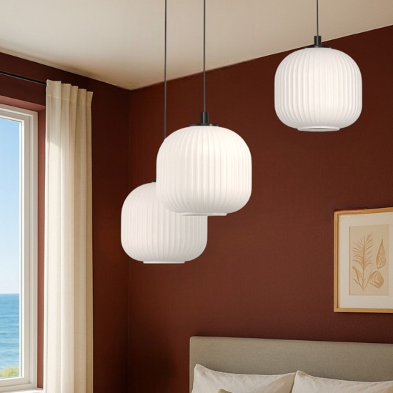 Lampadario camera da letto nero vetri bianchi