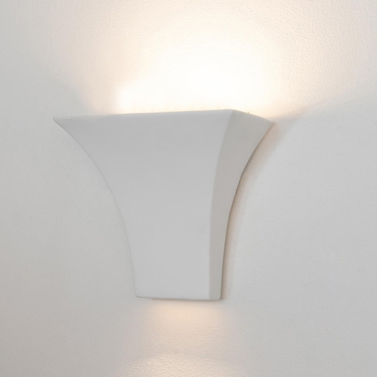 Applique bianca di gesso ceramico stile contemporaneo