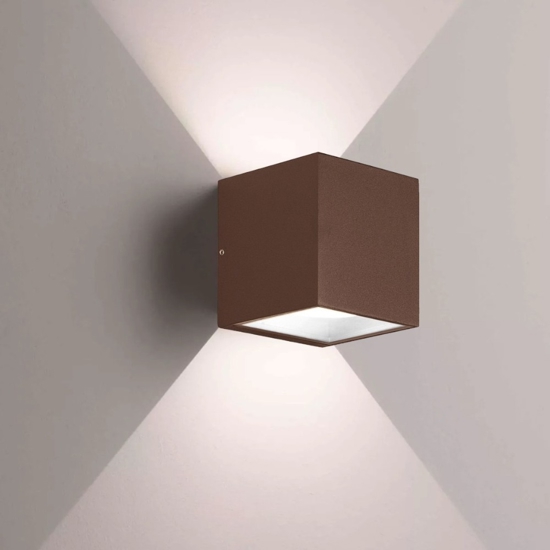 Applique da esterno cubo marrone 2xgx53 gea luce