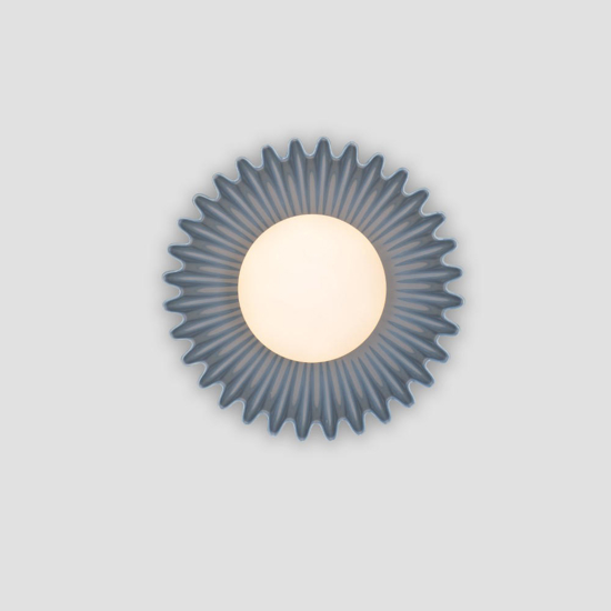 Applique da parete ceramica blu design sfera vetro opaco