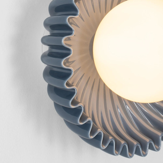 Applique da parete ceramica blu design sfera vetro opaco