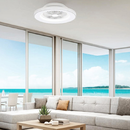 Ventilatore moderno a plafoniera con luce da soffitto bianco