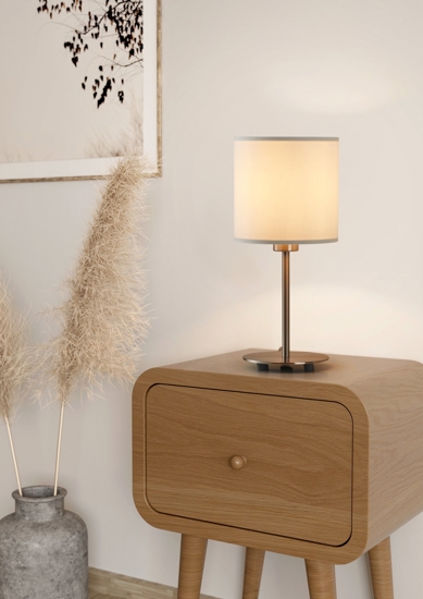Abat jour da comodino per camera da letto moderna pasteri eglo