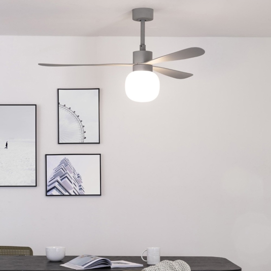 Ventilatore grigio a pale da soffitto con luce moderno 28mq