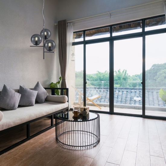 Lampadario antracite con sfere vetro fume