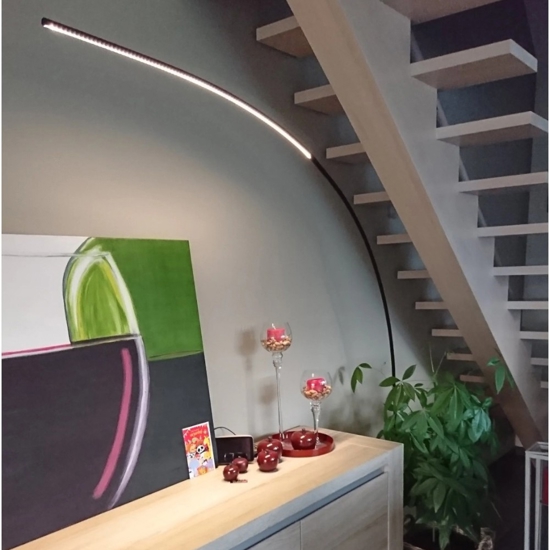 Lampada ad arco design nera led 18w 3000k dimmerabile