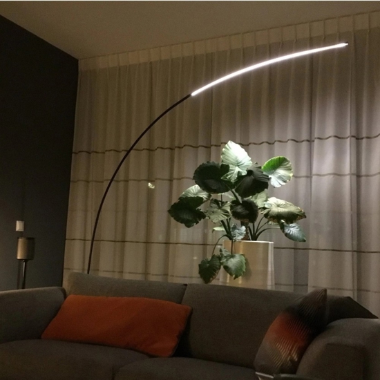 Lampada ad arco design nera led 18w 3000k dimmerabile