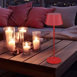 Lampada da esterno rossa da tavolino ricaricabile ortatile led moderna