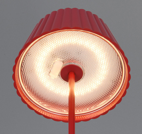 Lampada da esterno rossa da tavolino ricaricabile ortatile led moderna