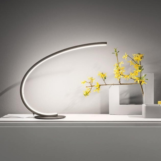 Lampada da scrivania iole gea luce design moderna titanio led 3000k
